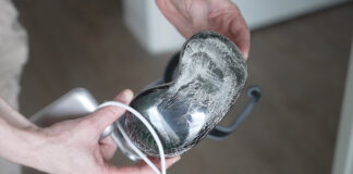 Apple Vision Pro Drop Test: Durability Revealed as Protective Glass Cracks, Functionality Persists zugtimes-Apple Vision Pro Drop Test