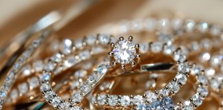 Scientists Achieve Breakthrough by Creating Solid Gold Hydride Alongside Diamonds