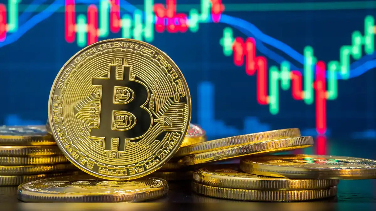 Coordinated Crypto Downturn: Bitcoin, Ethereum, Solana Plunge Amid Hawkish Fed Signals