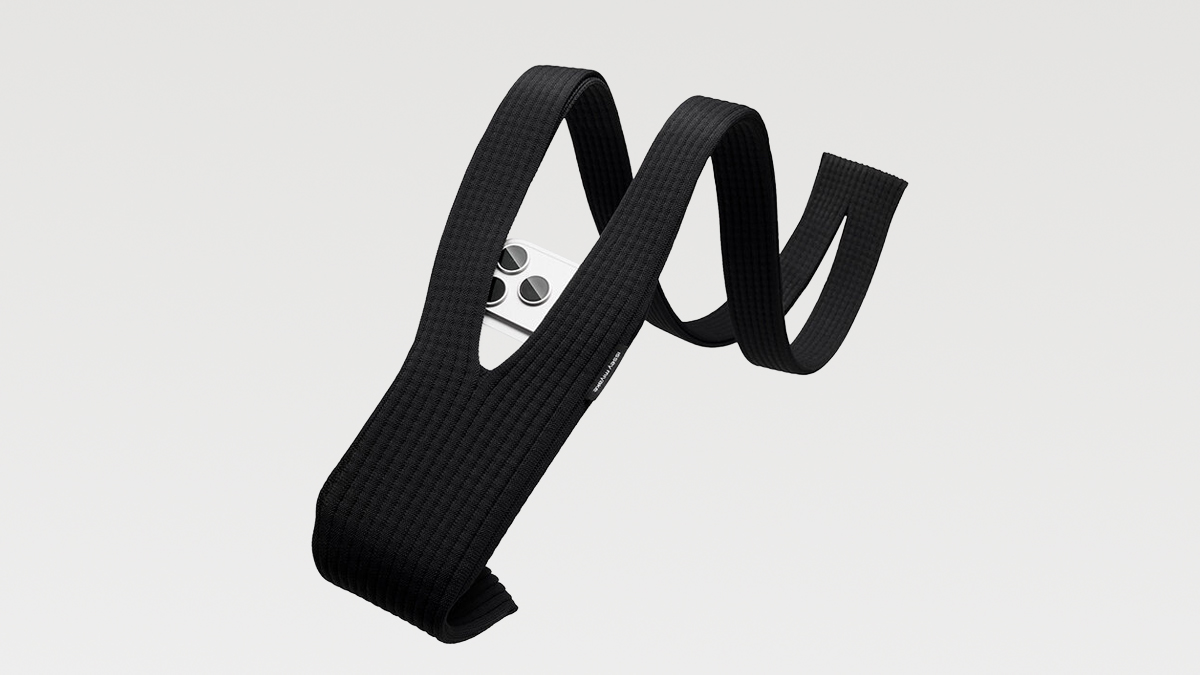 Apple and ISSEY MIYAKE Unveil 3D-Knitted Wearable Pouch for iPhone 🇺🇸🇯🇵